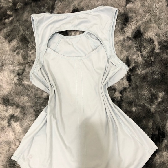 ❤️90 DEGREE YOGA GRAY SILVER TANK TOP W/ CUTE BACK CUT OUT❤️ - Picture 5 of 7